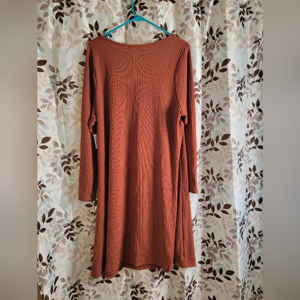 Dress - Picture 2 of 4